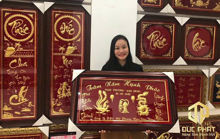 khánh vàng mừng đám cưới