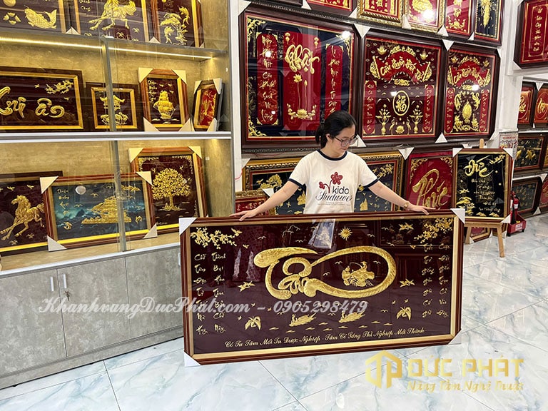 phòng khách treo tranh gì