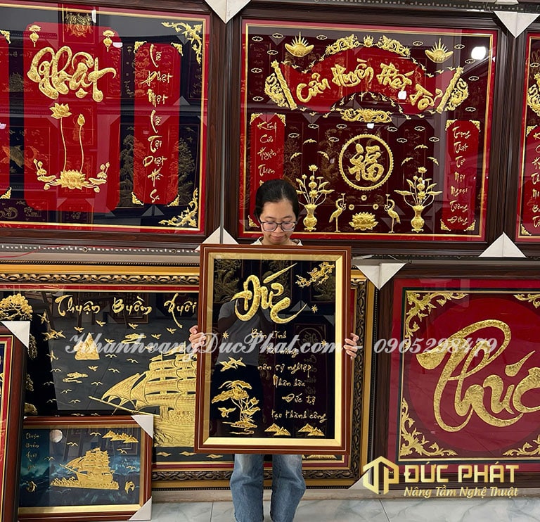 tranh chữ thư pháp treo phòng khách